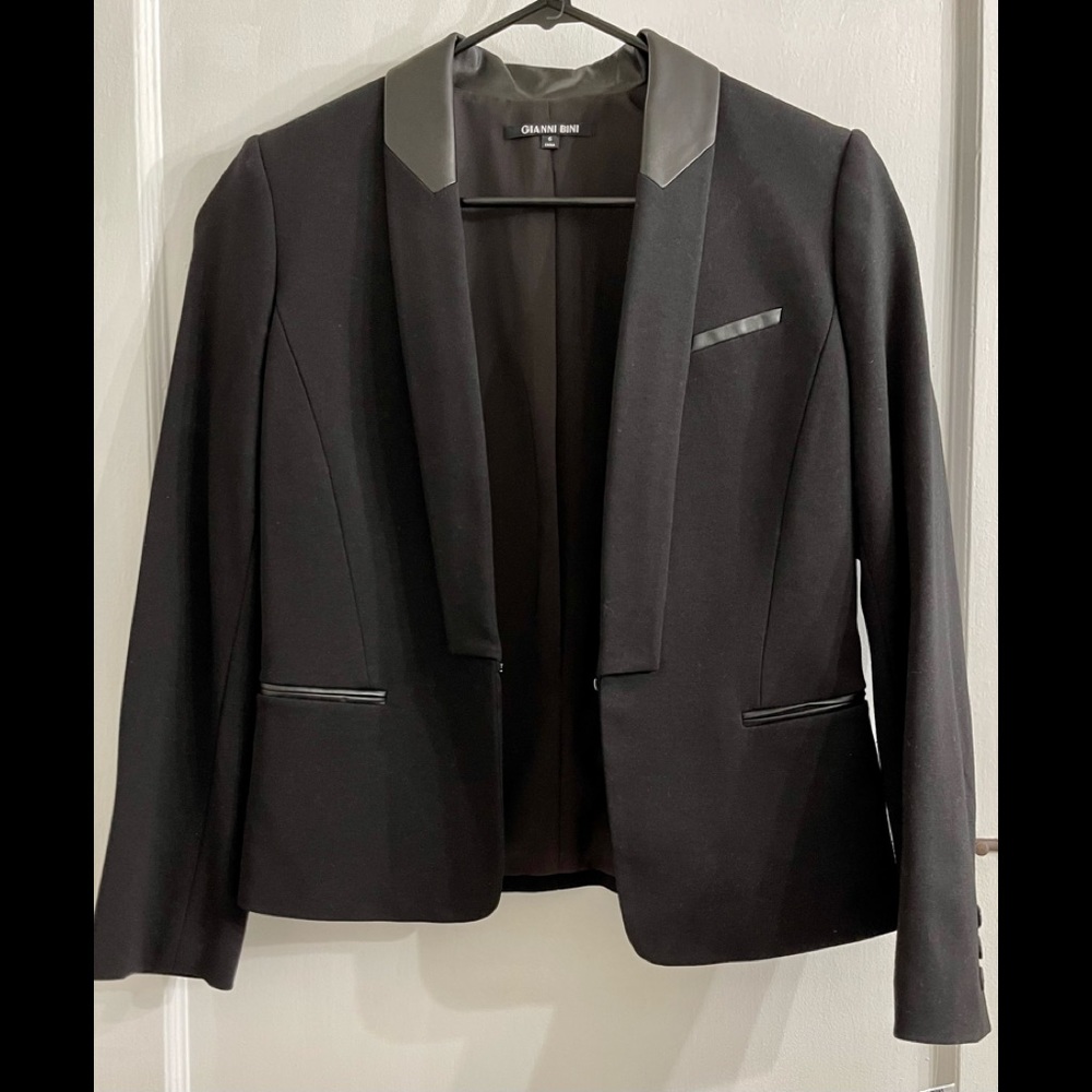 Women’s Gianni Bini black blazer